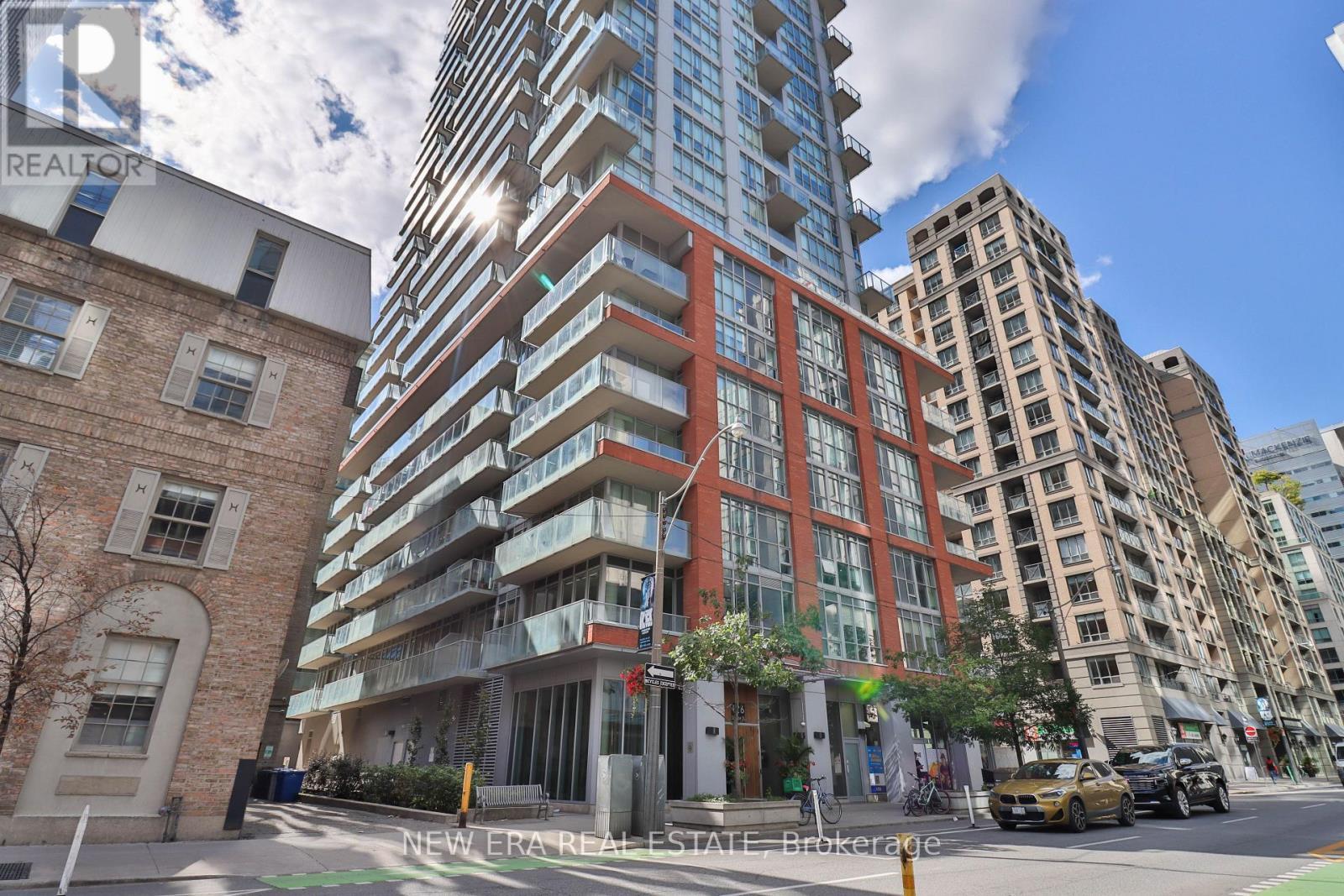 411 - 126 Simcoe Street, Toronto, ON - Outdoor With Balcony With Facade