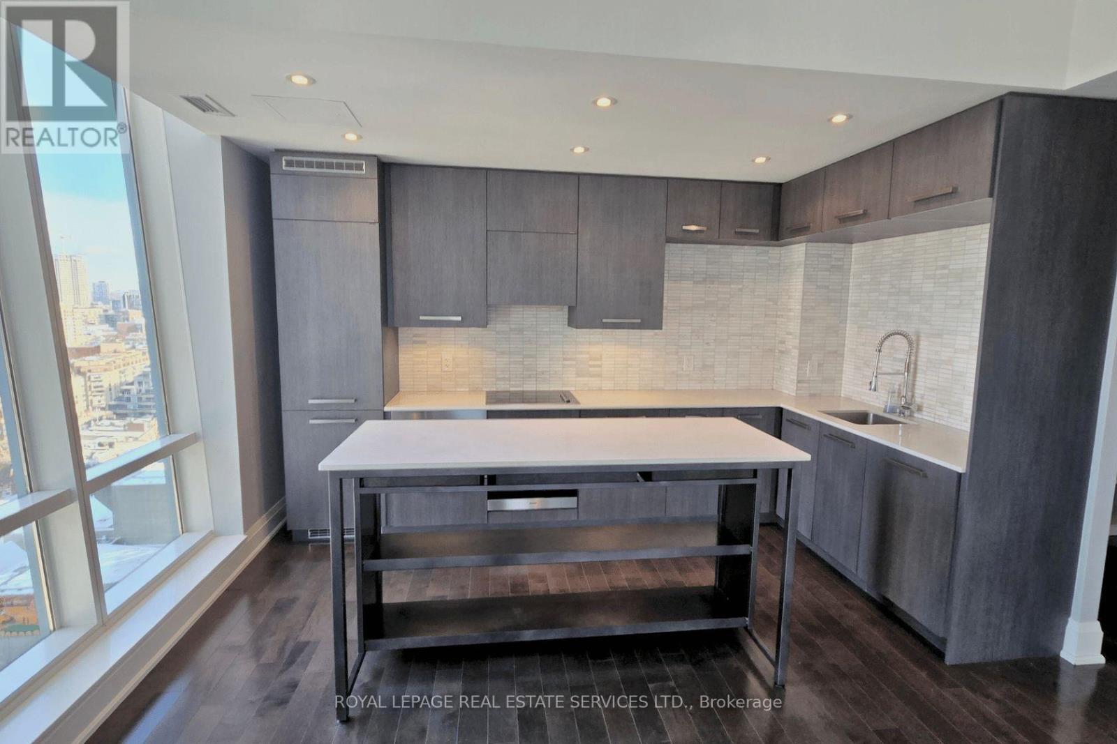 2105 - 8 The Esplanade, Toronto, ON - Indoor Photo Showing Kitchen With Upgraded Kitchen