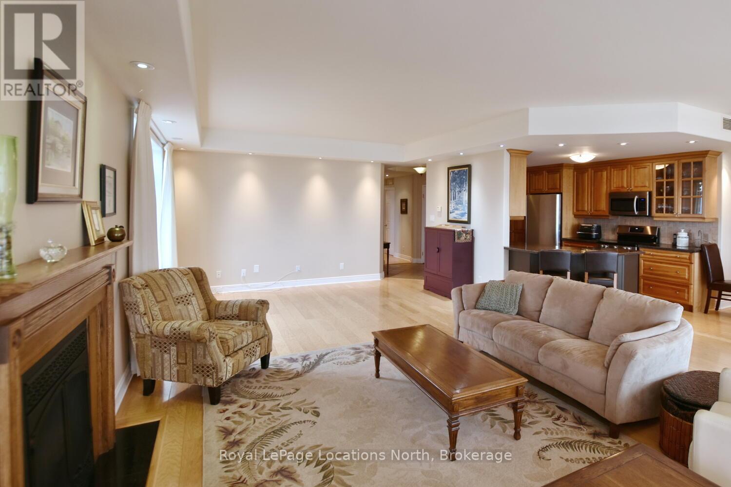 Ph 3 - 10 Bay Street E, Blue Mountains, ON - Indoor Photo Showing Living Room With Fireplace