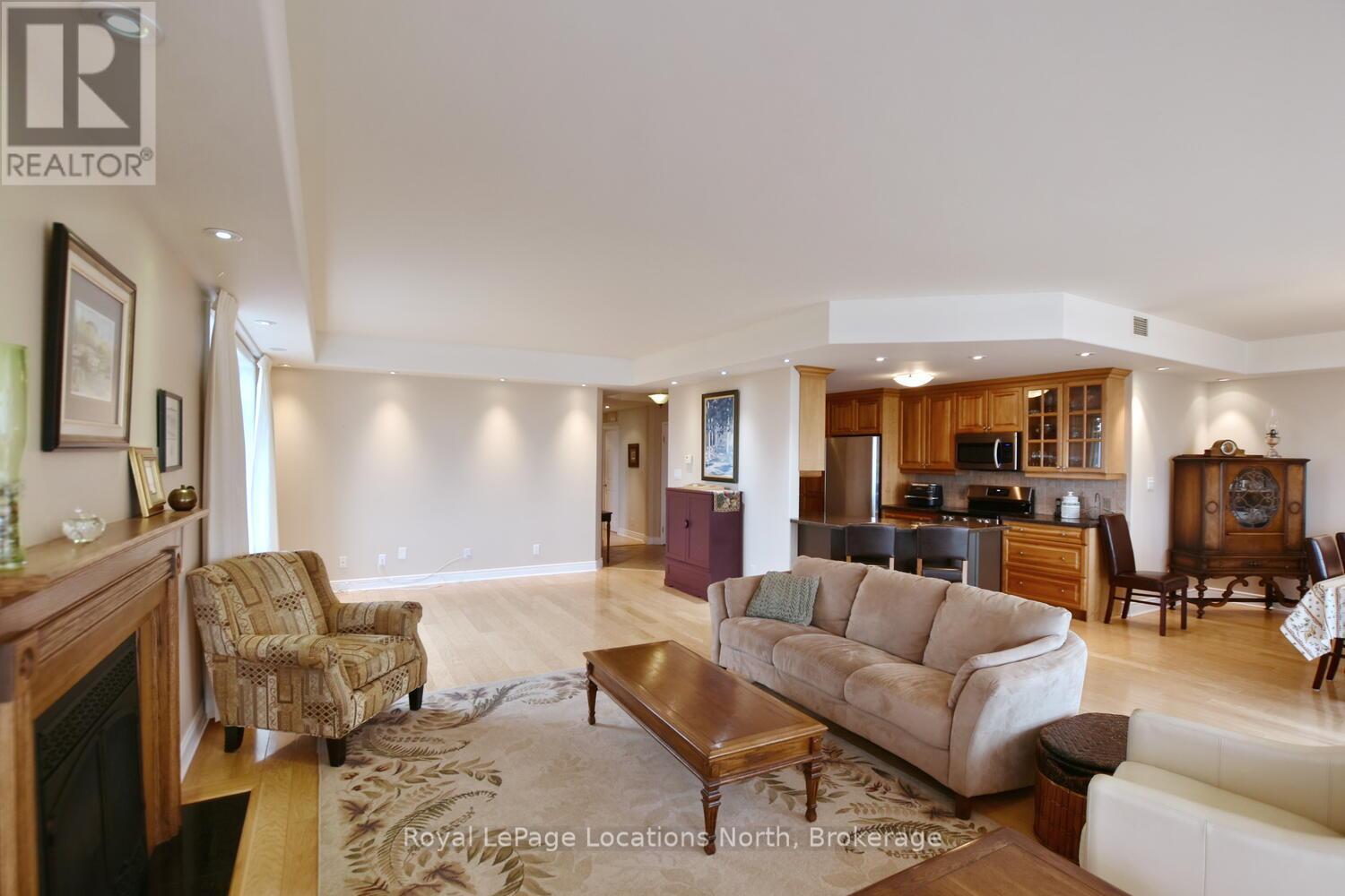 Ph 3 - 10 Bay Street E, Blue Mountains, ON - Indoor Photo Showing Living Room