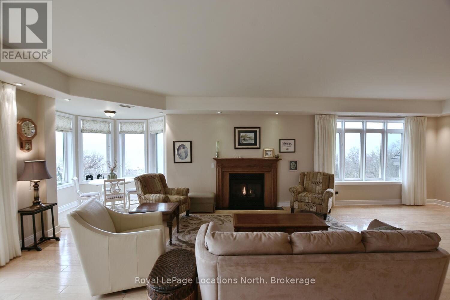Ph 3 - 10 Bay Street E, Blue Mountains, ON - Indoor Photo Showing Living Room With Fireplace
