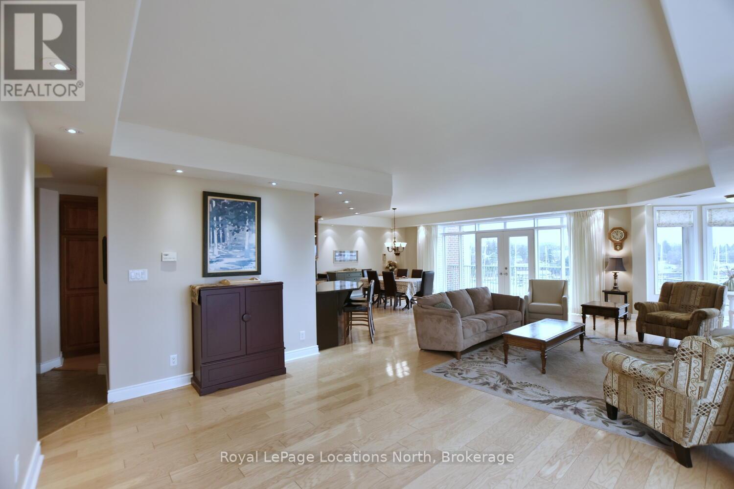 Ph 3 - 10 Bay Street E, Blue Mountains, ON - Indoor Photo Showing Living Room