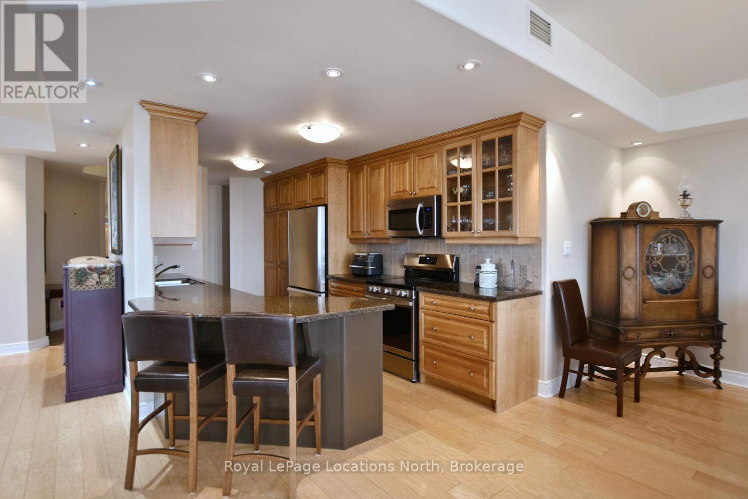 Ph 3 - 10 Bay Street E, Blue Mountains, ON - Indoor Photo Showing Kitchen