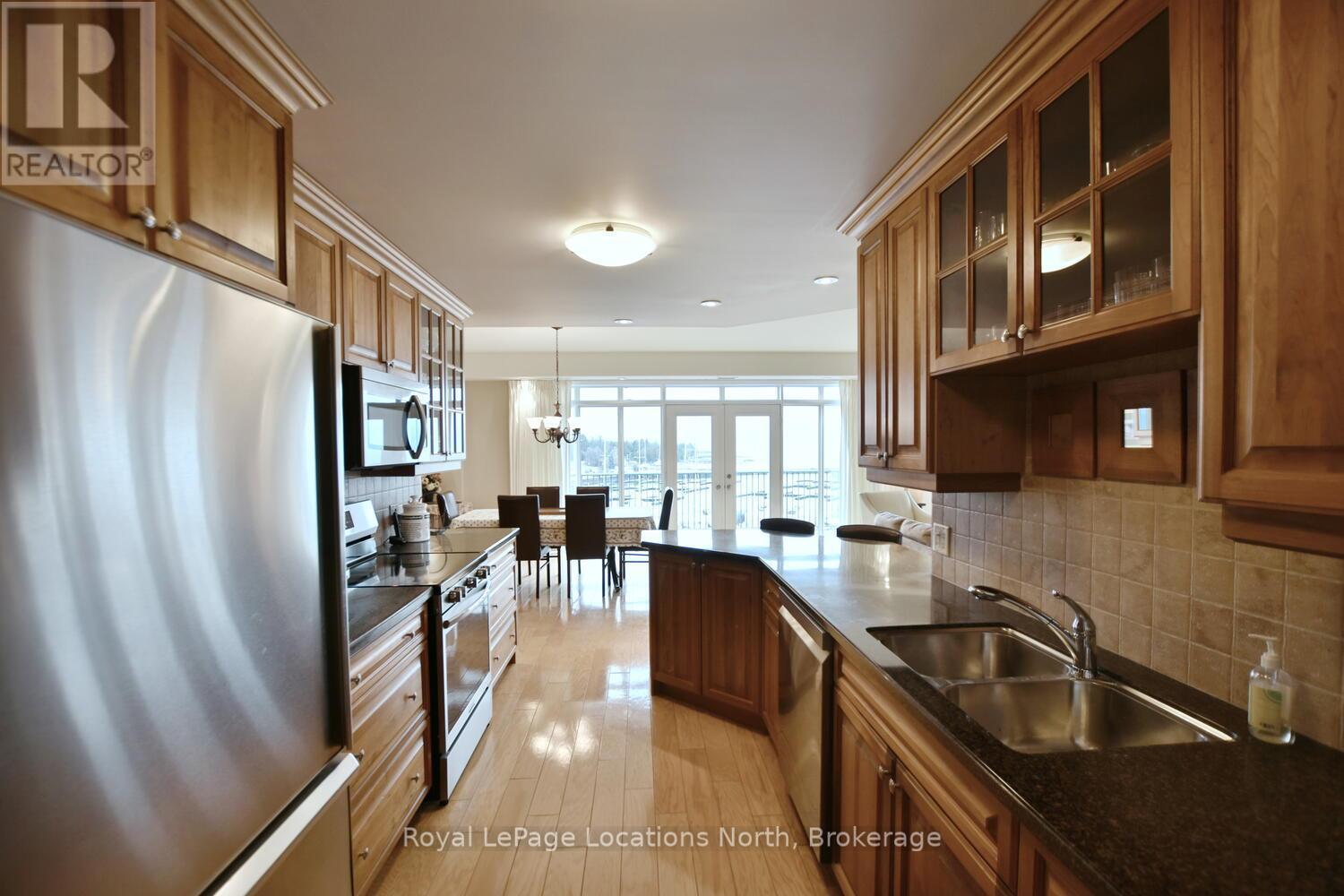 Ph 3 - 10 Bay Street E, Blue Mountains, ON - Indoor Photo Showing Kitchen With Double Sink