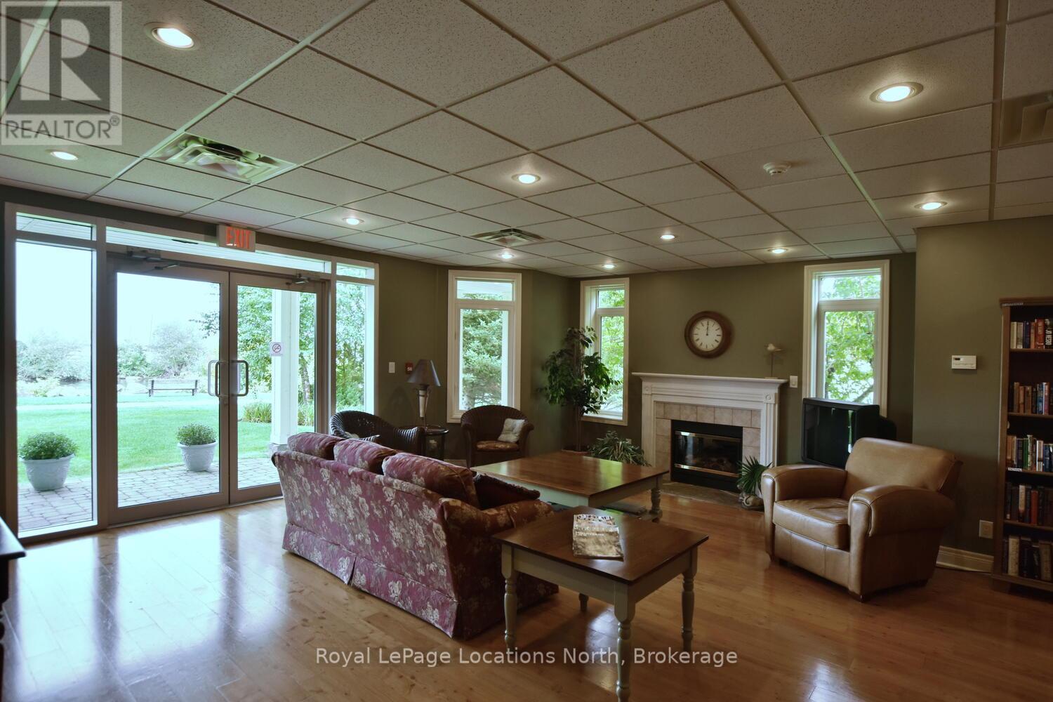 Ph 3 - 10 Bay Street E, Blue Mountains, ON - Indoor With Fireplace