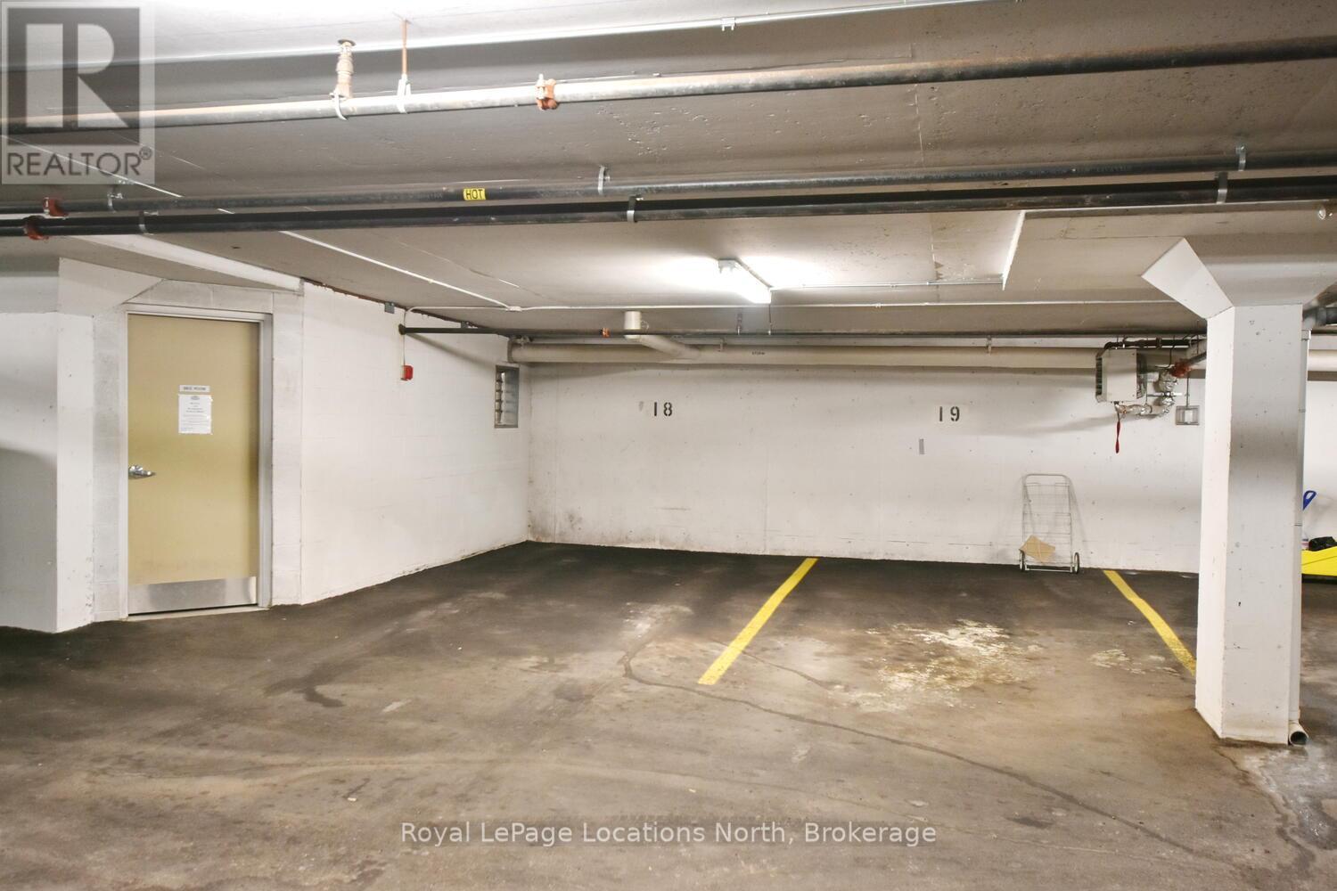 Ph 3 - 10 Bay Street E, Blue Mountains, ON - Indoor Photo Showing Garage