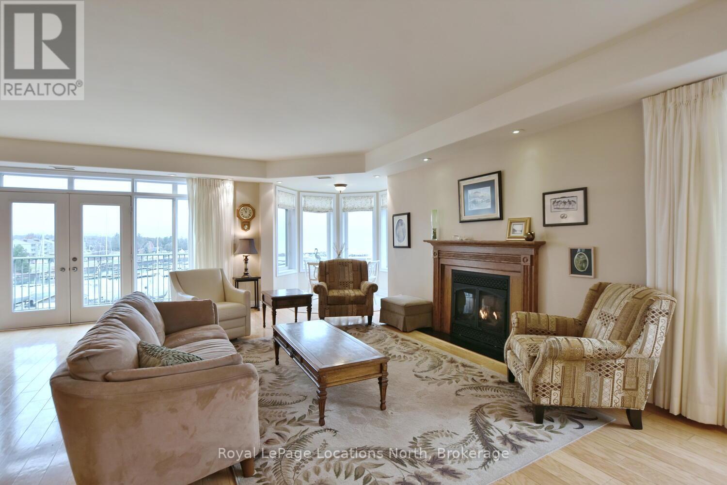 Ph 3 - 10 Bay Street E, Blue Mountains, ON - Indoor Photo Showing Living Room With Fireplace