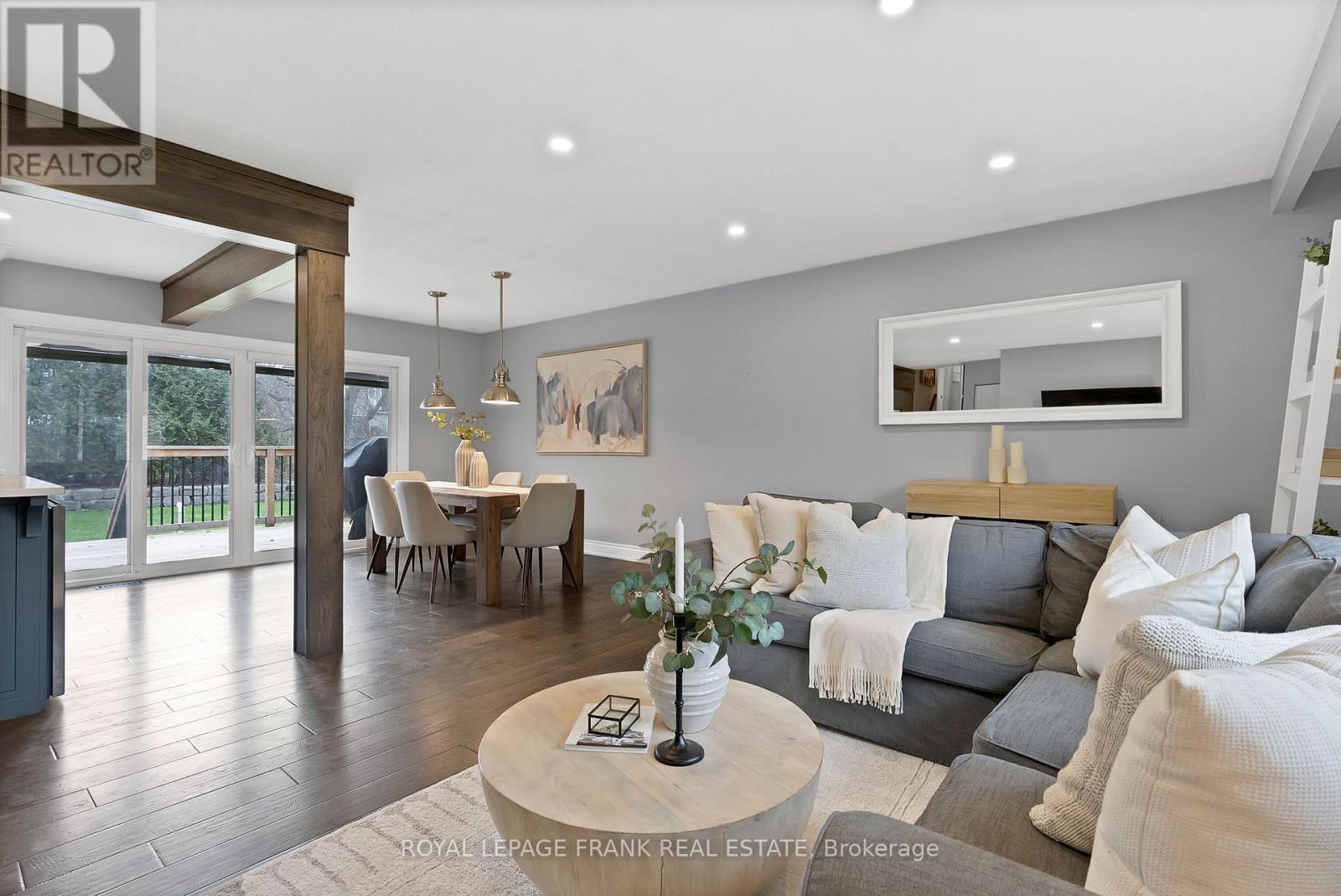 33 York Street, Georgina (Baldwin), ON - Indoor Photo Showing Living Room