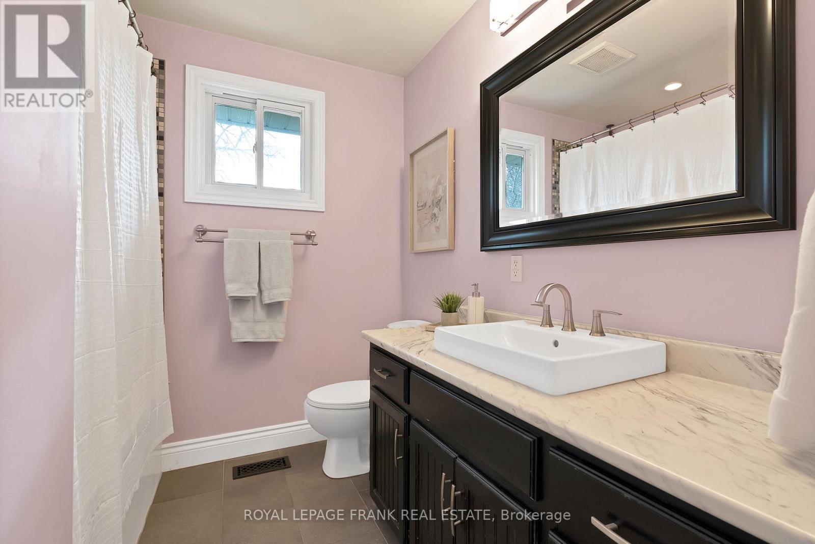 33 York Street, Georgina (Baldwin), ON - Indoor Photo Showing Bathroom