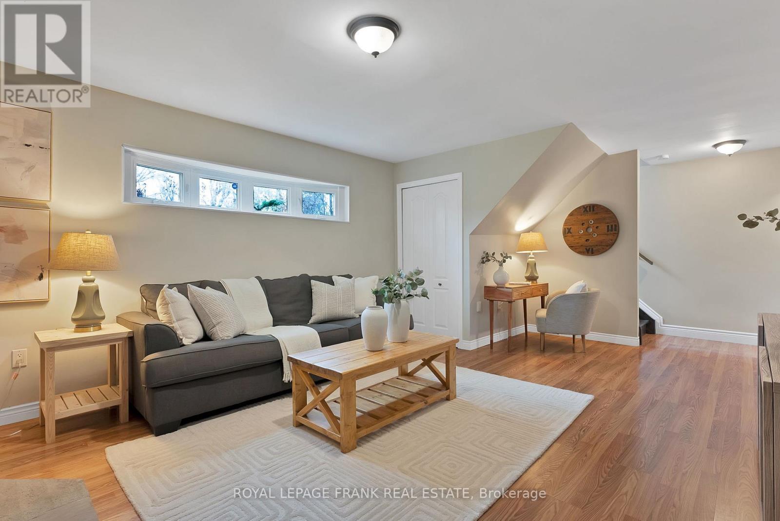 33 York Street, Georgina (Baldwin), ON - Indoor Photo Showing Living Room