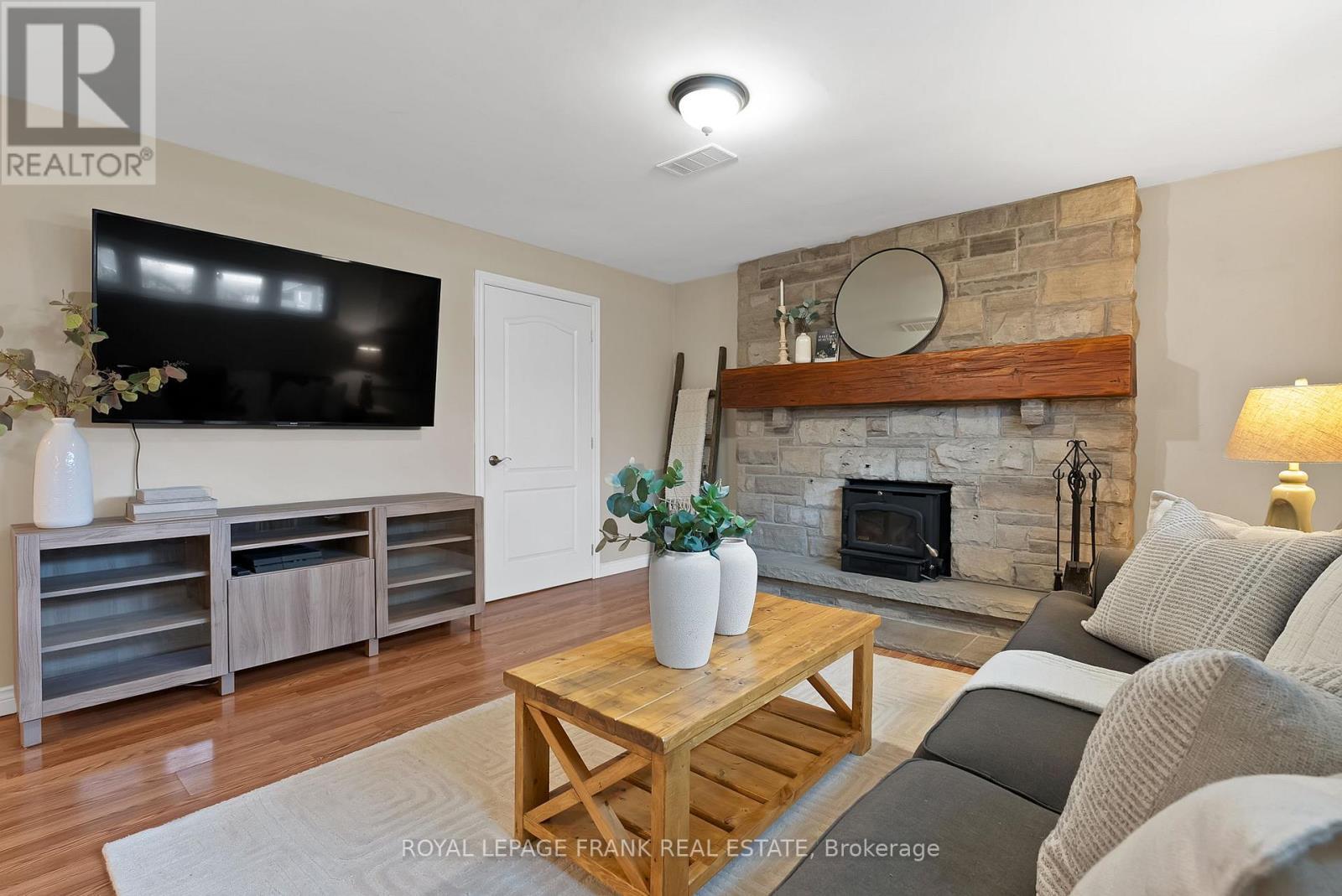33 York Street, Georgina (Baldwin), ON - Indoor Photo Showing Living Room With Fireplace