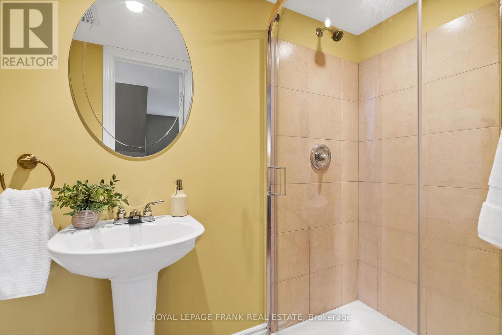33 York Street, Georgina (Baldwin), ON - Indoor Photo Showing Bathroom