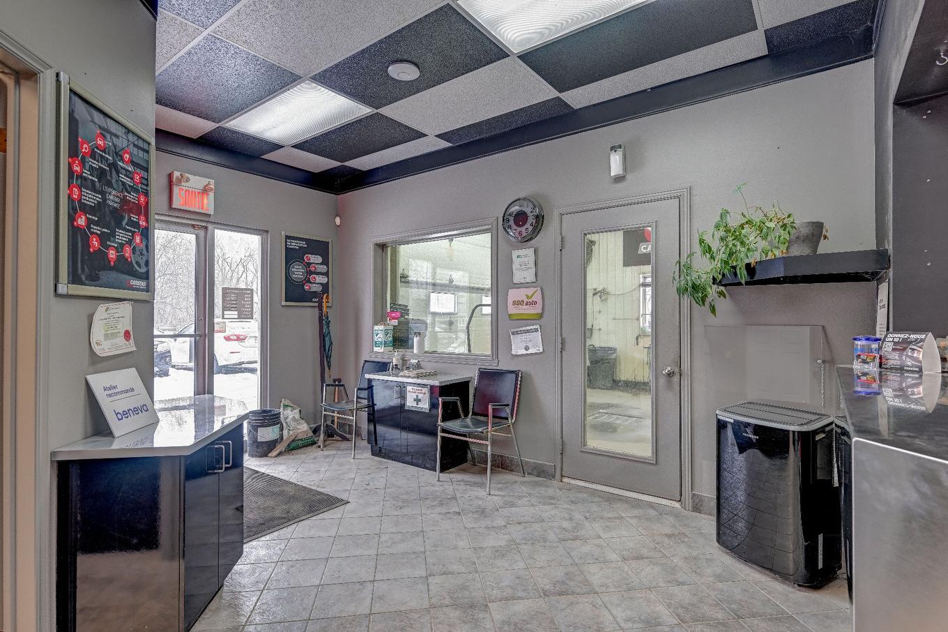 Commerce - 11 Rue Notre-Dame, Berthierville, QC - Indoor Photo Showing Other Room