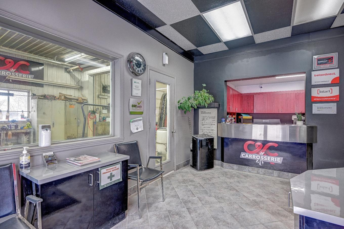 Commerce - 11 Rue Notre-Dame, Berthierville, QC - Indoor