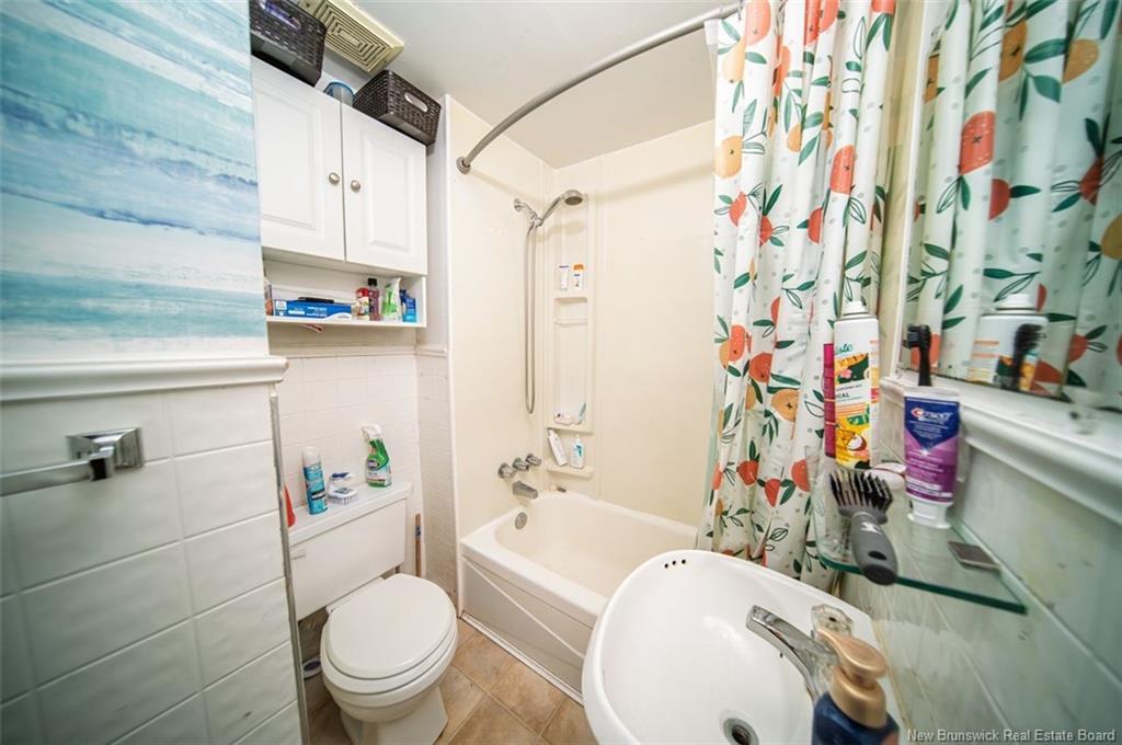 2 Hillcourt Dr, Fredericton, NB