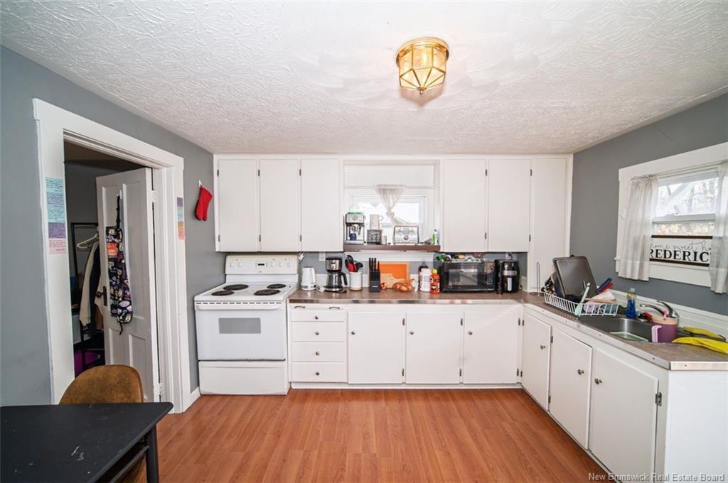 2 Hillcourt Dr, Fredericton, NB