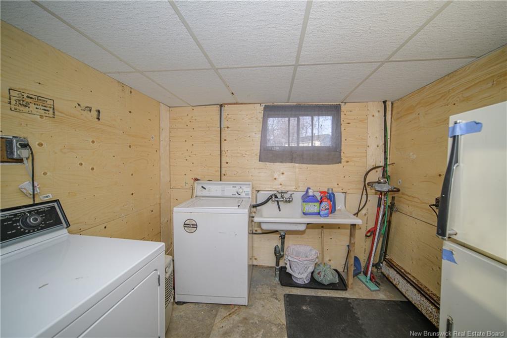 2 Hillcourt Dr, Fredericton, NB