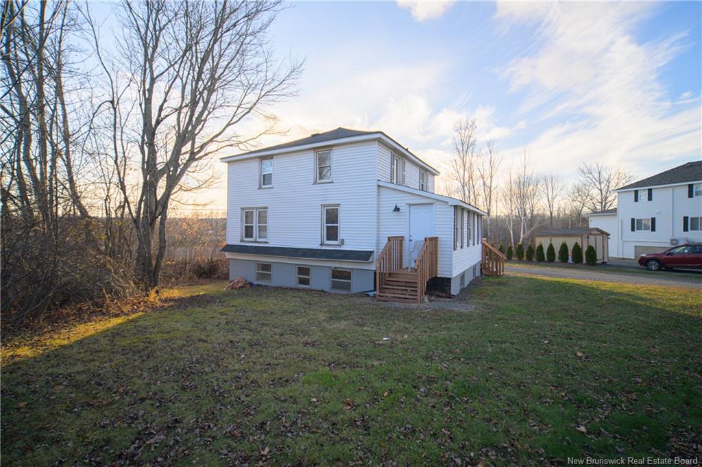 2 Hillcourt Dr, Fredericton, NB