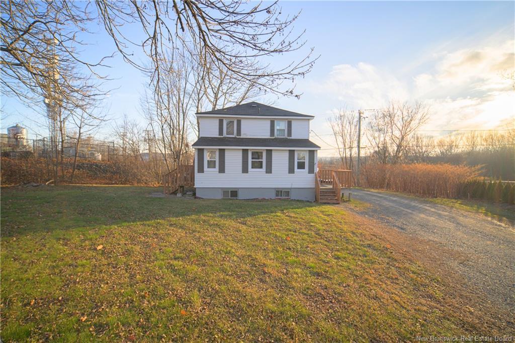 2 Hillcourt Dr, Fredericton, NB