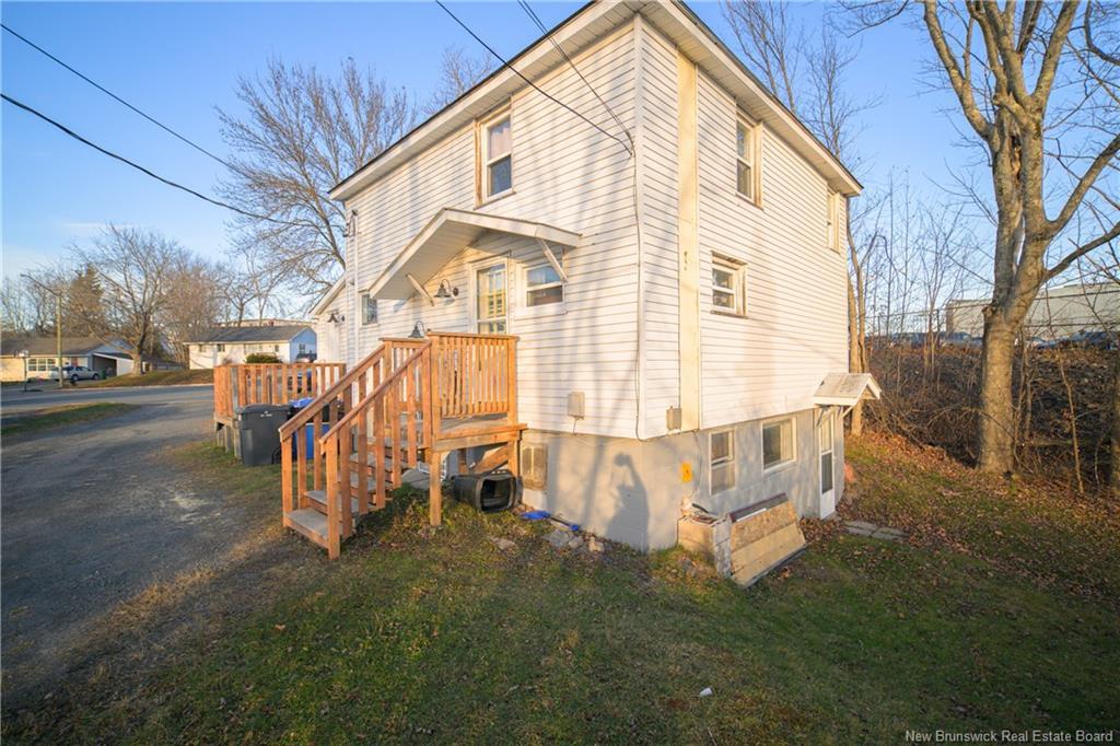 2 Hillcourt Dr, Fredericton, NB