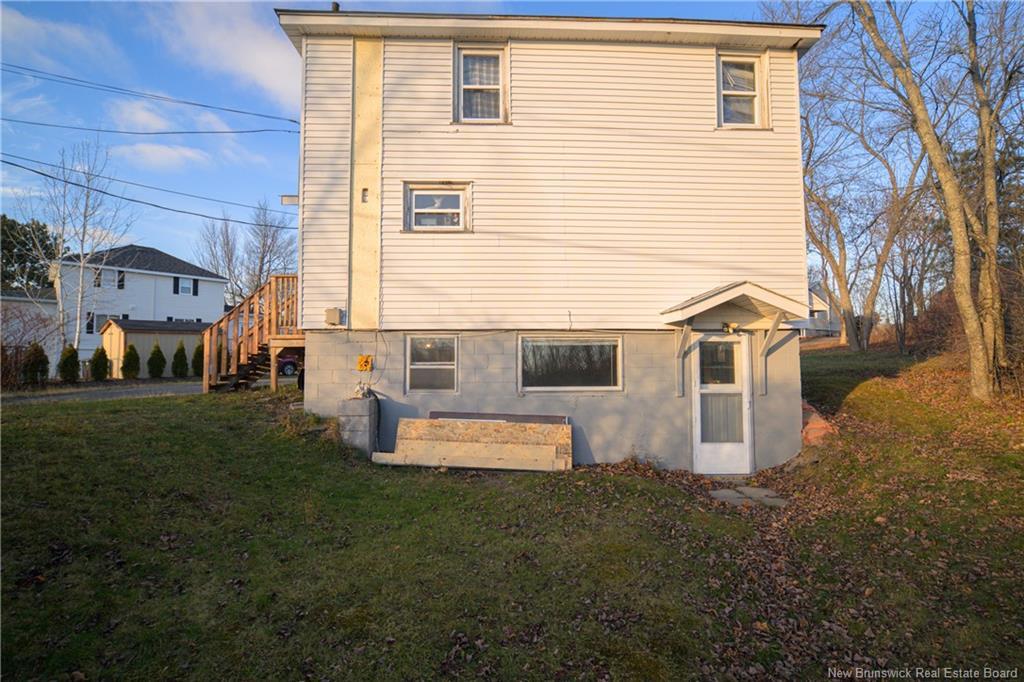 2 Hillcourt Dr, Fredericton, NB