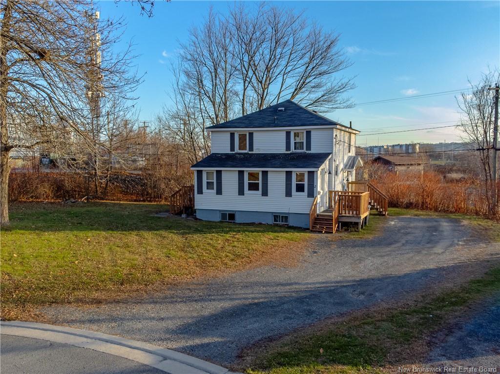 2 Hillcourt Dr, Fredericton, NB