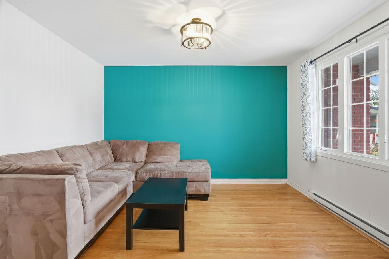 Boudoir - 18 Rue Keats, Montréal (Pierrefonds-Roxboro), QC - Indoor Photo Showing Living Room