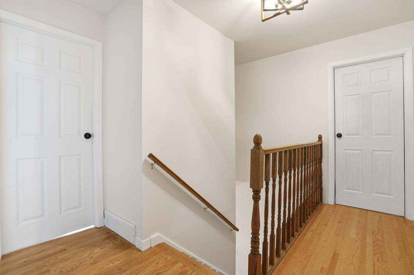 Hall d'entrée/Vestibule - 18 Rue Keats, Montréal (Pierrefonds-Roxboro), QC - Indoor Photo Showing Other Room