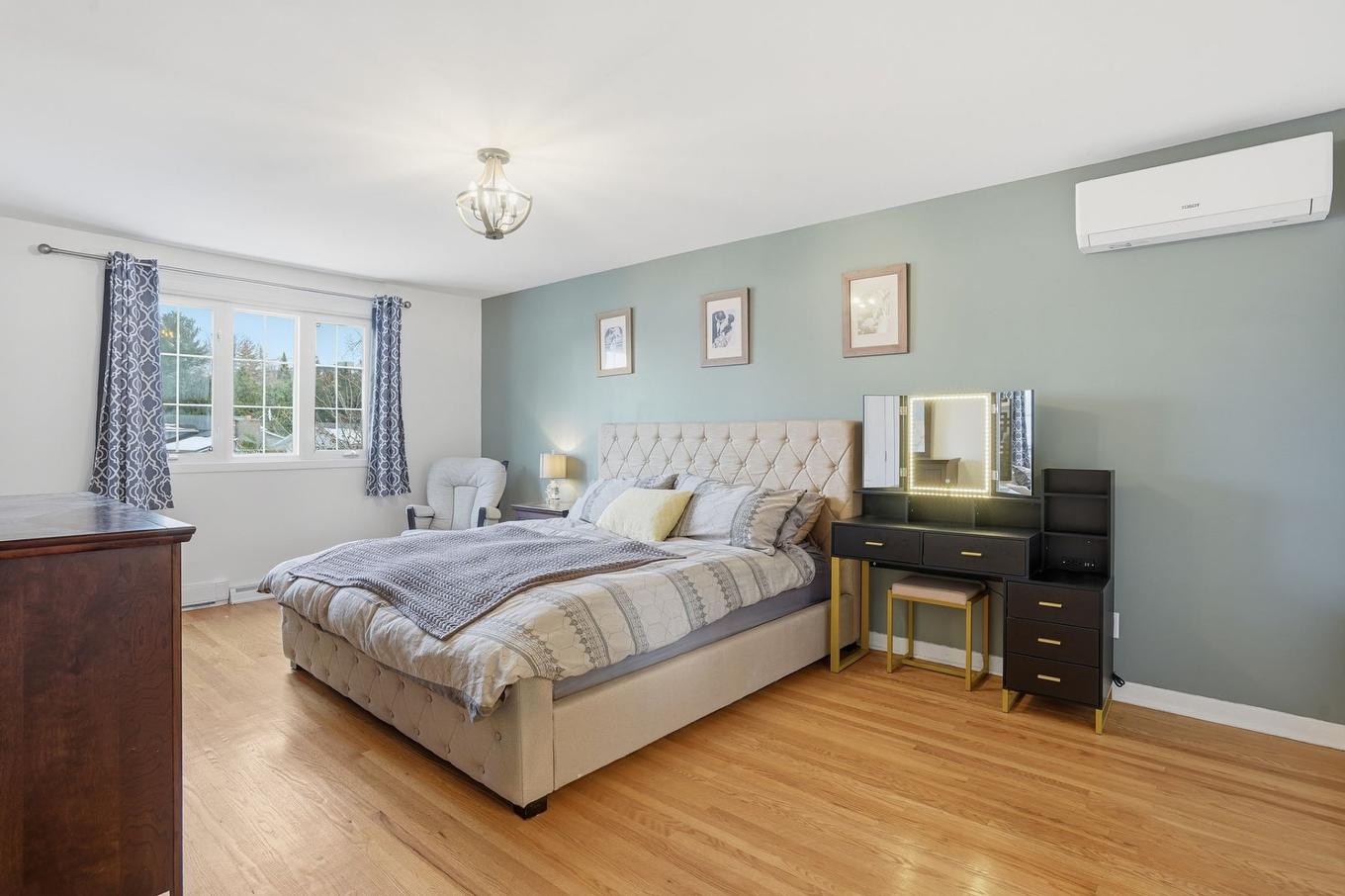 Chambre à coucher principale - 18 Rue Keats, Montréal (Pierrefonds-Roxboro), QC - Indoor Photo Showing Bedroom