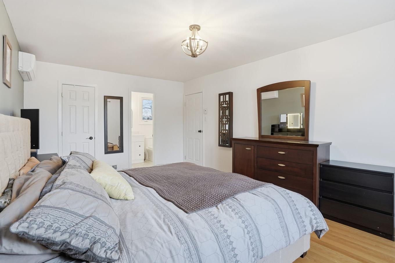 Chambre à coucher principale - 18 Rue Keats, Montréal (Pierrefonds-Roxboro), QC - Indoor Photo Showing Bedroom