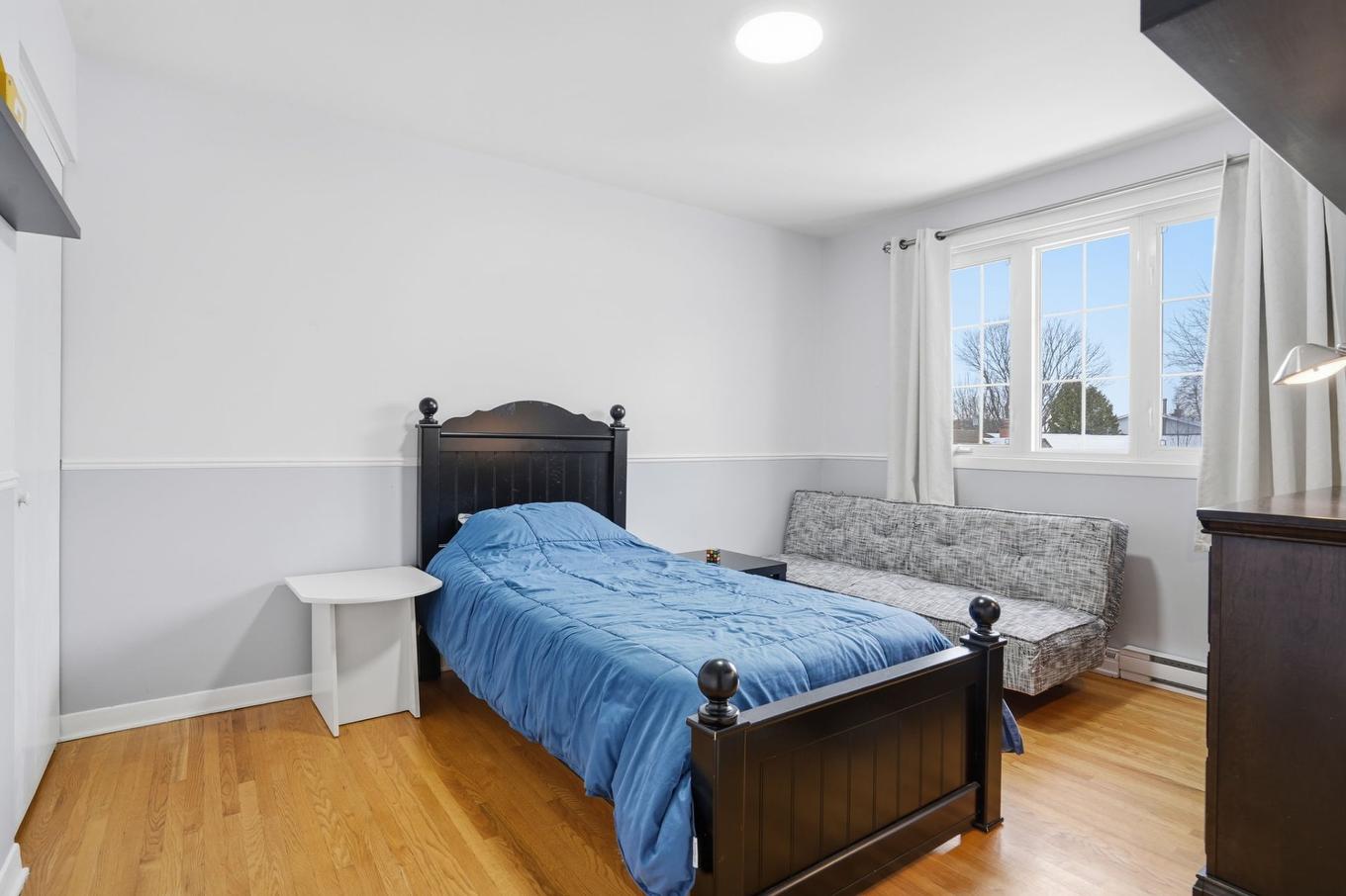 Chambre à coucher - 18 Rue Keats, Montréal (Pierrefonds-Roxboro), QC - Indoor Photo Showing Bedroom