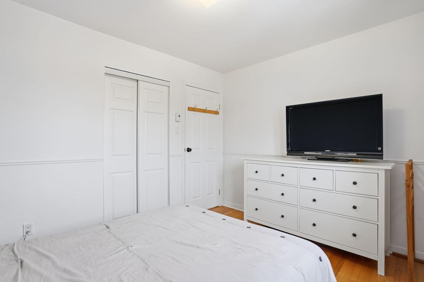 Chambre à coucher - 18 Rue Keats, Montréal (Pierrefonds-Roxboro), QC - Indoor Photo Showing Bedroom