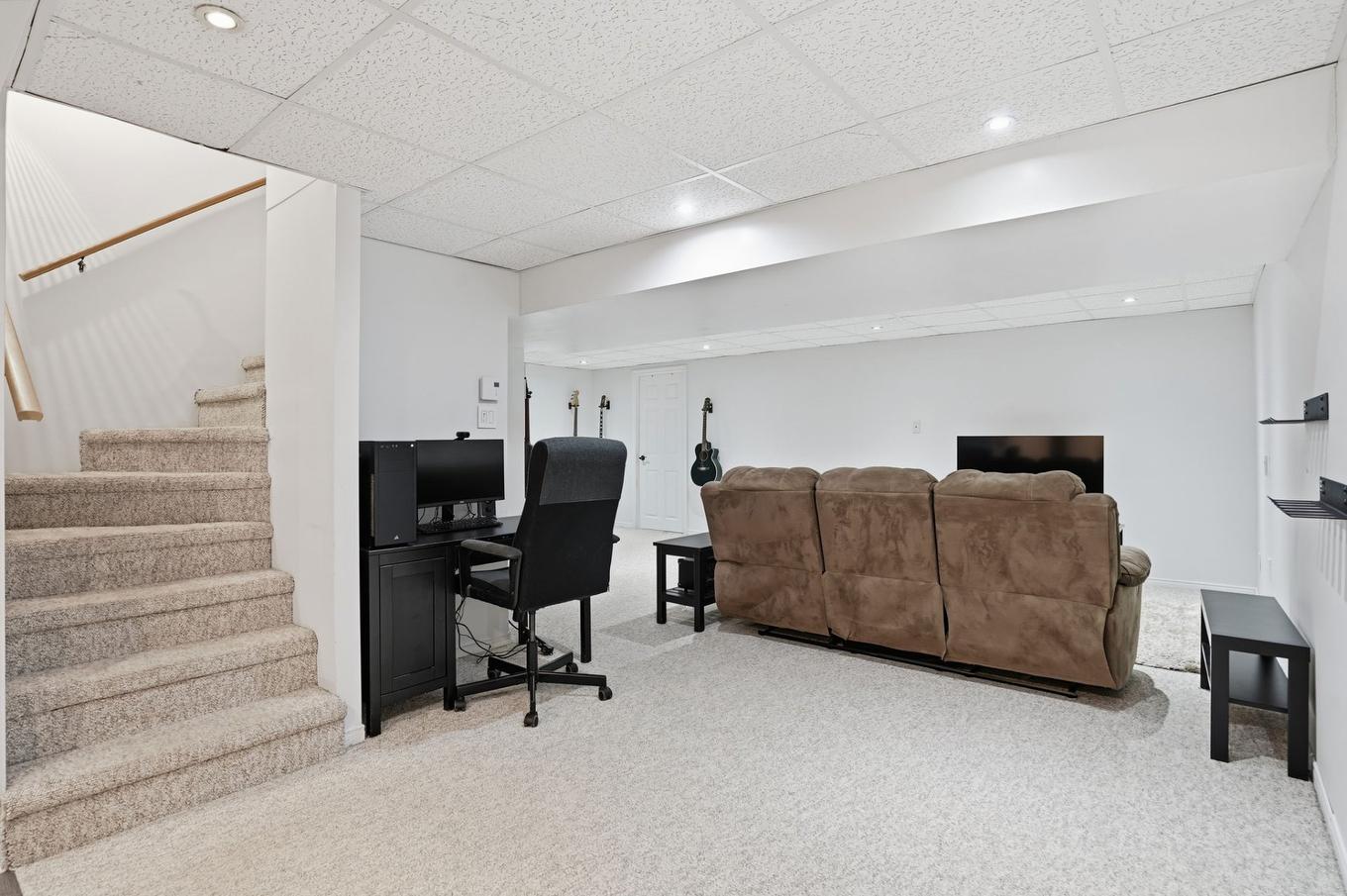 Salle familiale - 18 Rue Keats, Montréal (Pierrefonds-Roxboro), QC - Indoor