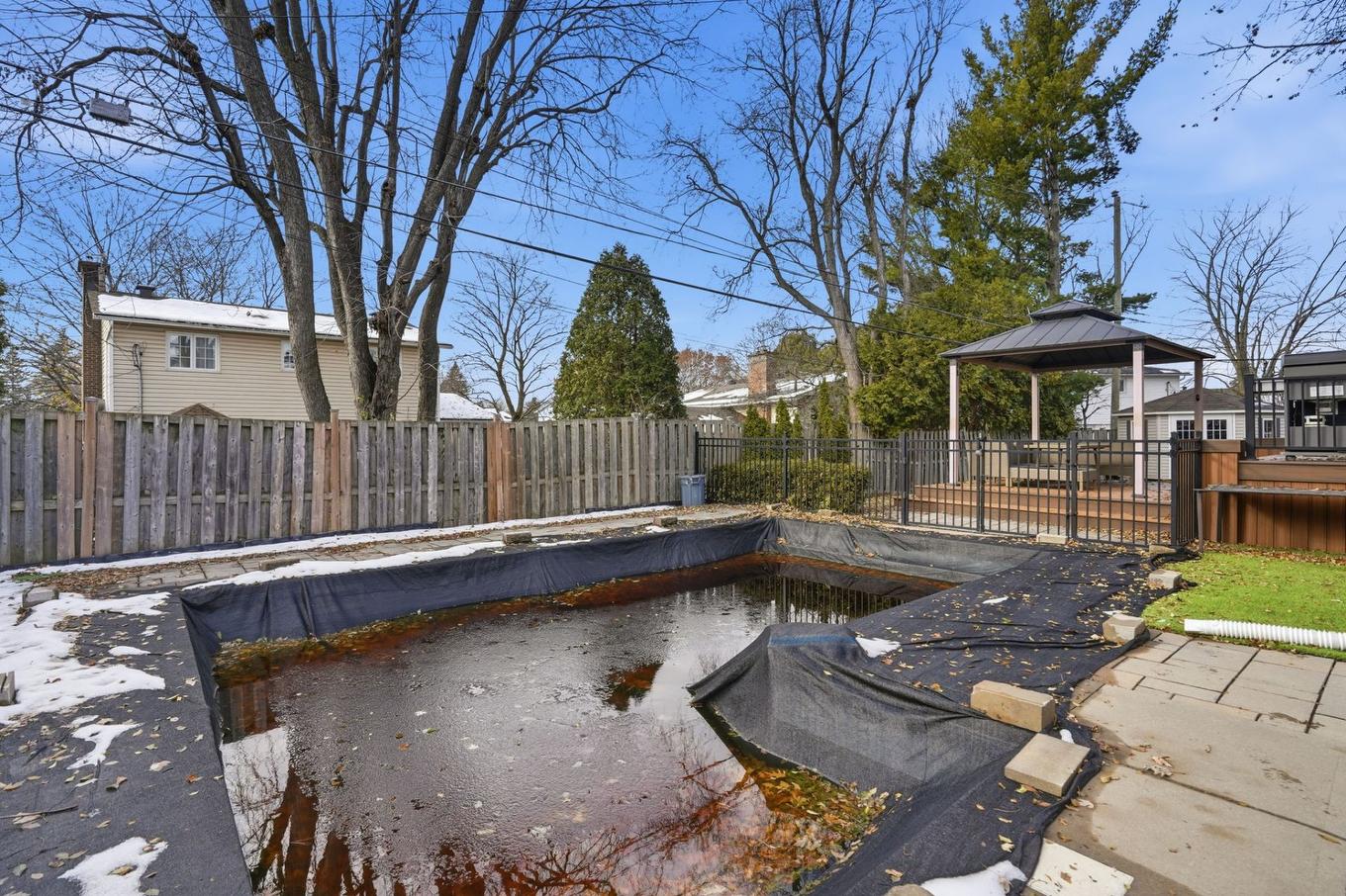 Piscine - 18 Rue Keats, Montréal (Pierrefonds-Roxboro), QC - Outdoor With Deck Patio Veranda