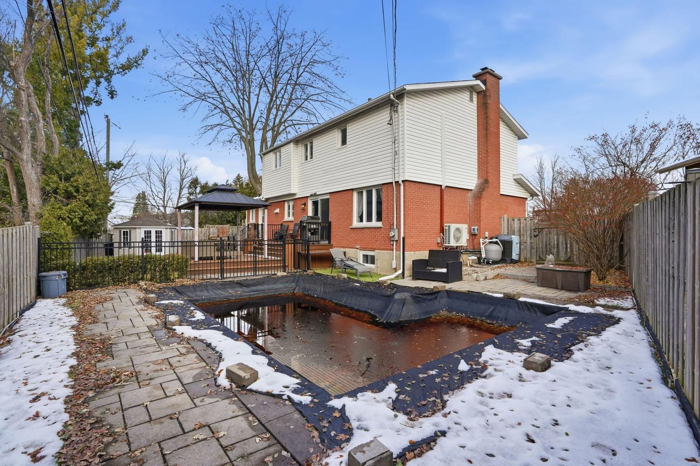 Piscine - 18 Rue Keats, Montréal (Pierrefonds-Roxboro), QC - Outdoor With Deck Patio Veranda