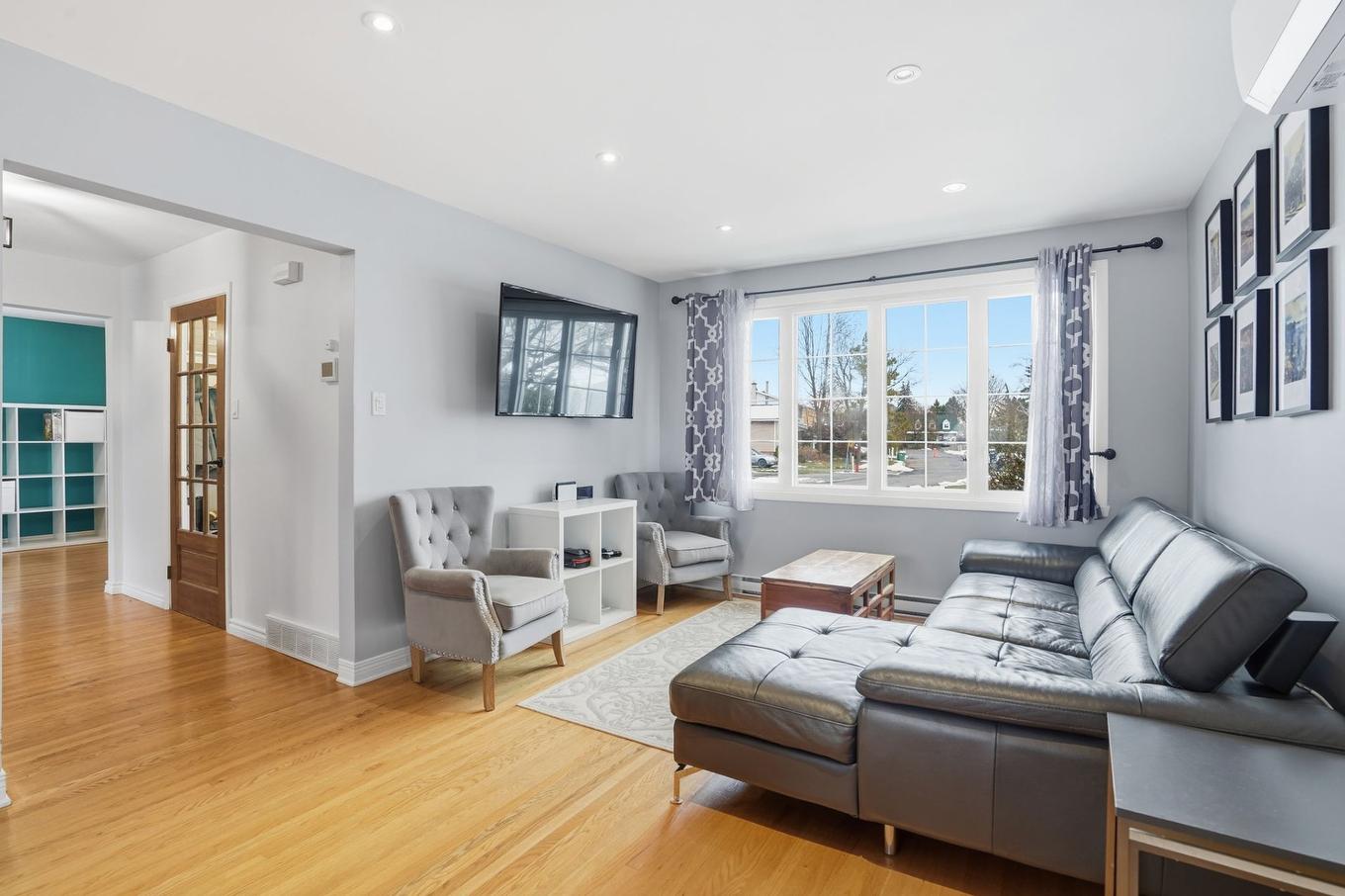 Salon - 18 Rue Keats, Montréal (Pierrefonds-Roxboro), QC - Indoor Photo Showing Living Room