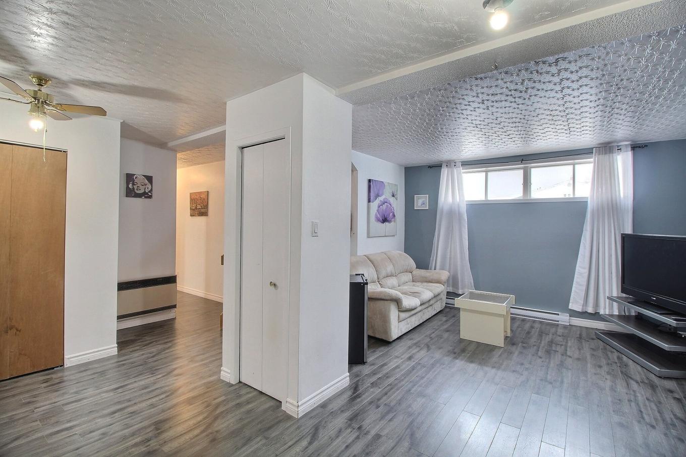 Salon - 73 Rue Des Cèdres, Lebel-Sur-Quévillon, QC - Indoor