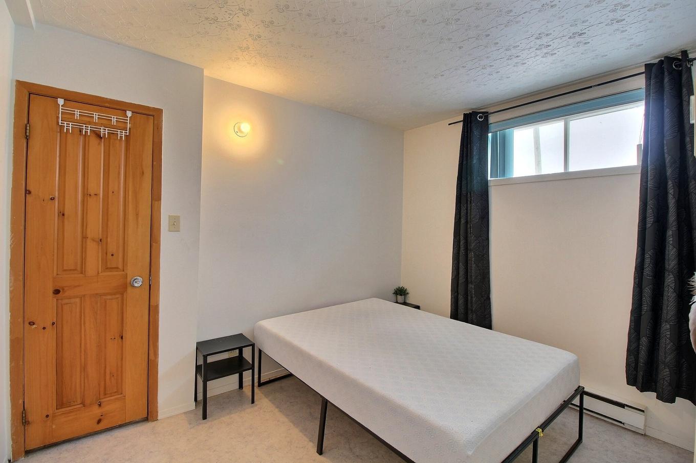 Chambre à coucher - 73 Rue Des Cèdres, Lebel-Sur-Quévillon, QC - Indoor Photo Showing Bedroom