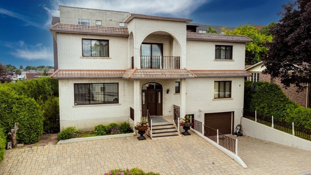 Front of Structure - 44 Rue Bourassa, Granby, QC - Outdoor