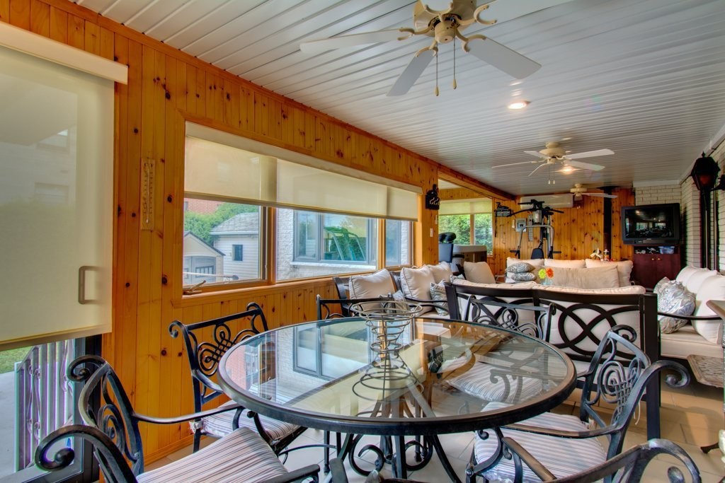 Veranda - 44 Rue Bourassa, Granby, QC - Indoor