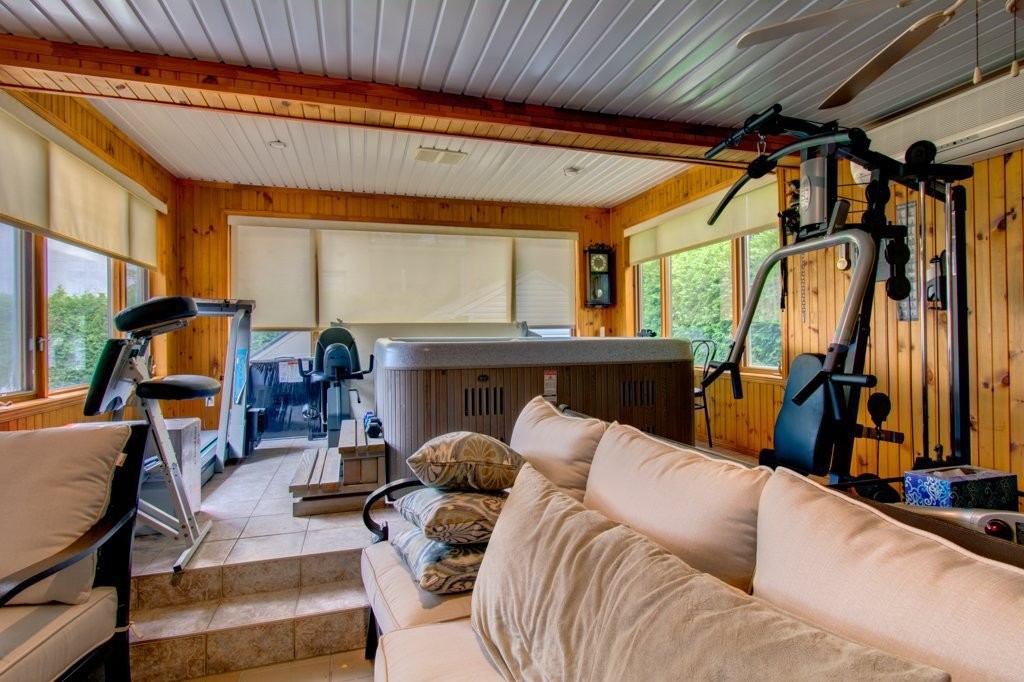 Veranda - 44 Rue Bourassa, Granby, QC - Indoor