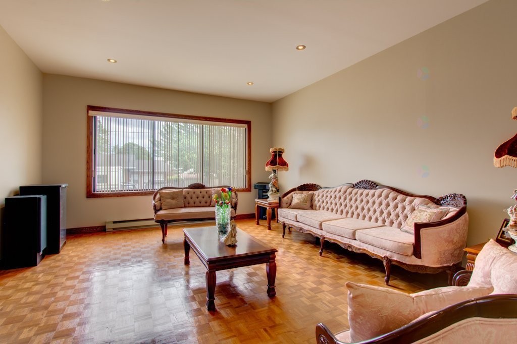 Living Room - 44 Rue Bourassa, Granby, QC - Indoor Photo Showing Living Room