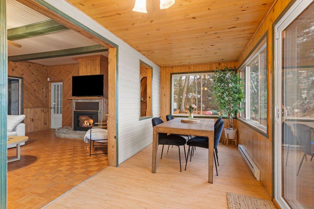 Salle à manger - 277 Ch. Yves-Quesnel, Rigaud, QC - Indoor With Fireplace