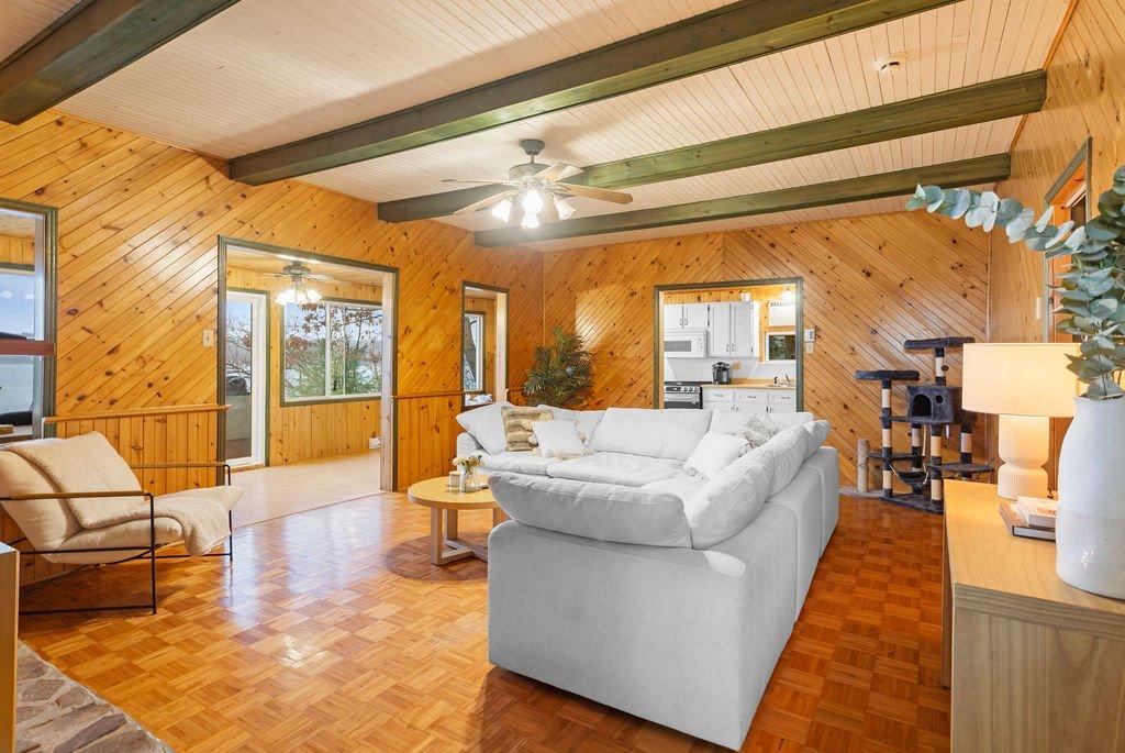 Vue d'ensemble - 277 Ch. Yves-Quesnel, Rigaud, QC - Indoor Photo Showing Living Room