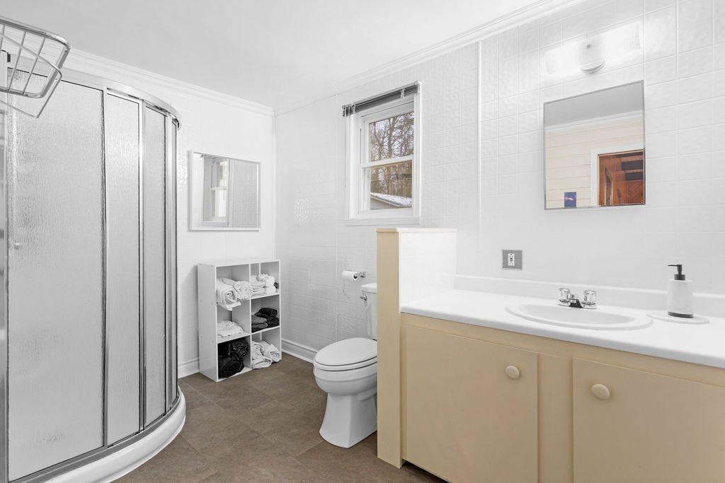 Salle de bains - 277 Ch. Yves-Quesnel, Rigaud, QC - Indoor Photo Showing Bathroom