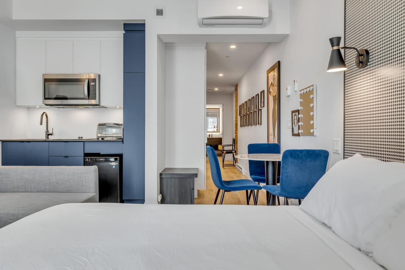 Bedroom - 203-335 Rue St-Joseph E., Québec (La Cité-Limoilou), QC - Indoor Photo Showing Other Room