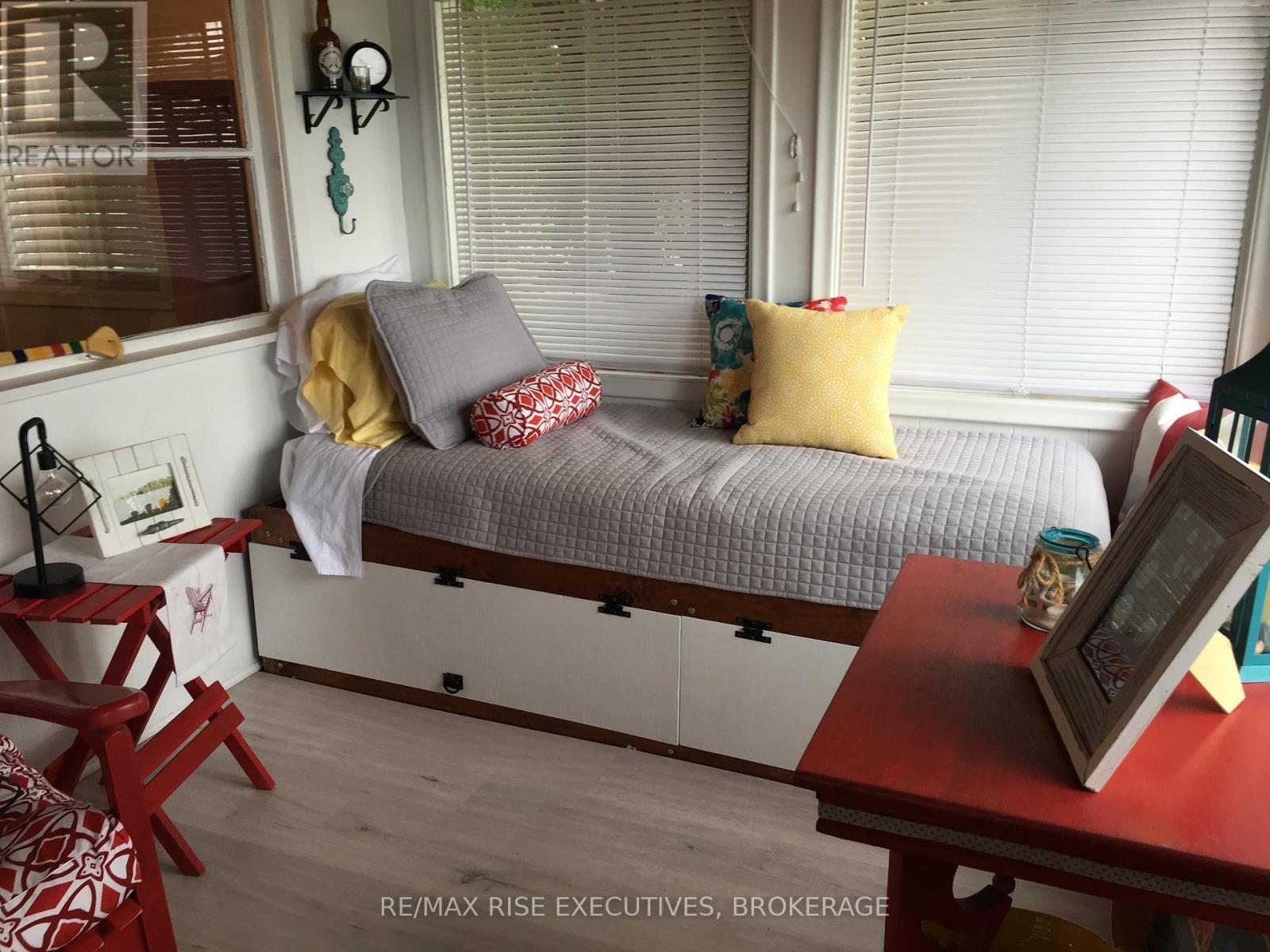 5065 Lower Round Lake Road, Frontenac (Frontenac South), ON - Indoor