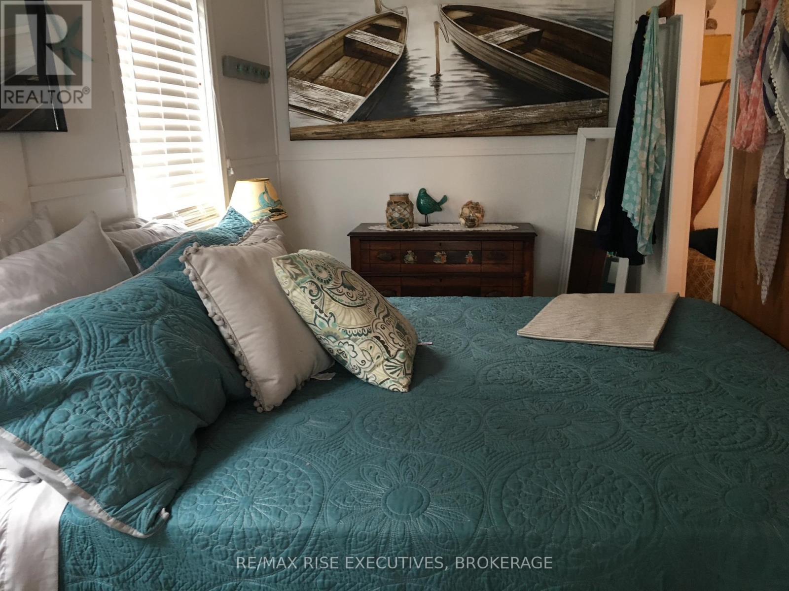 5065 Lower Round Lake Road, Frontenac (Frontenac South), ON - Indoor Photo Showing Bedroom