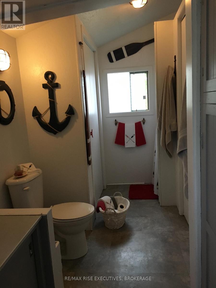 5065 Lower Round Lake Road, Frontenac (Frontenac South), ON - Indoor Photo Showing Bathroom