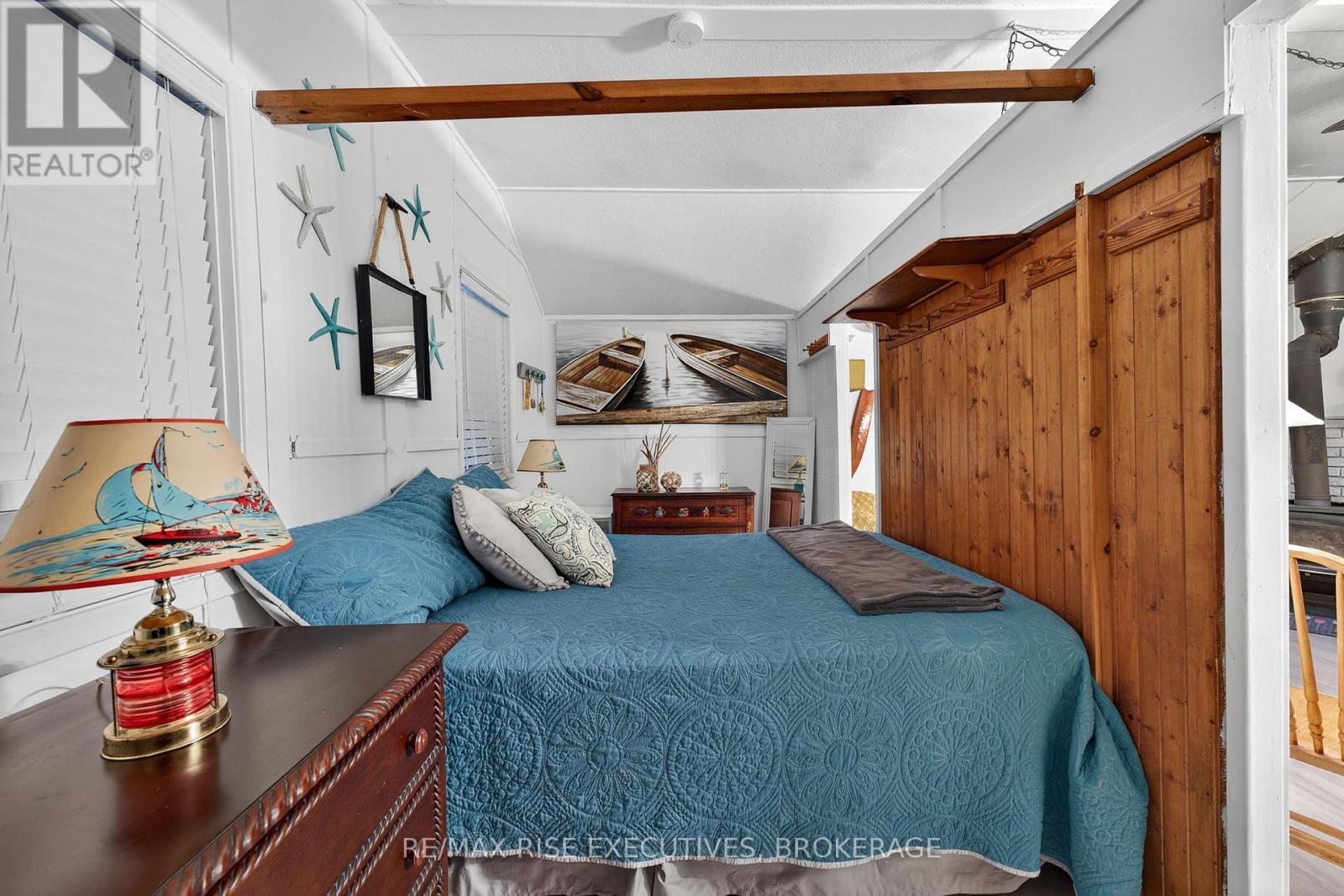 5065 Lower Round Lake Road, Frontenac (Frontenac South), ON - Indoor Photo Showing Bedroom